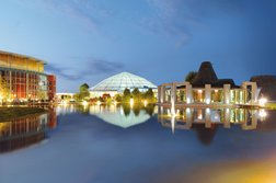 Therme Erding bei Nacht